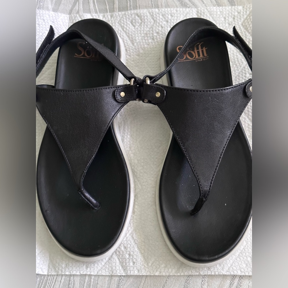 Sofft Thong Sandals, like new!
